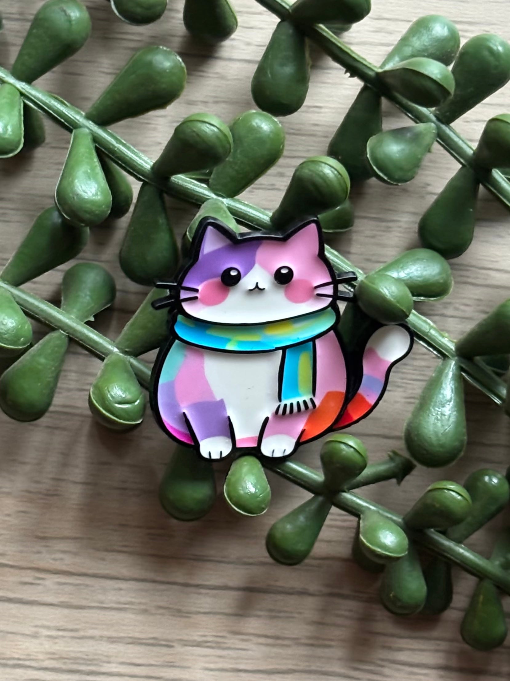 Pinks sitting cat Pin
