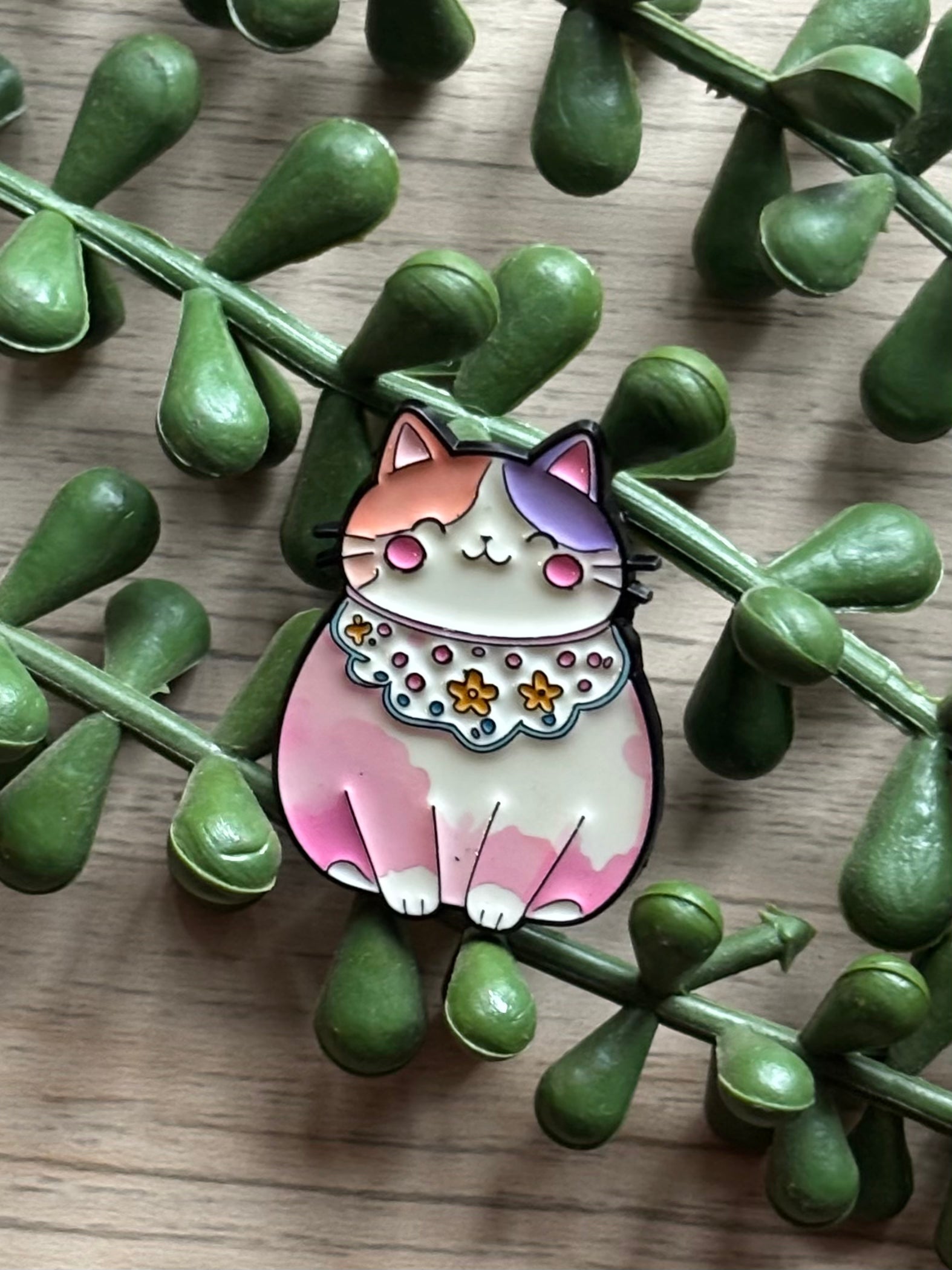 Flower scarf sitting cat Pin
