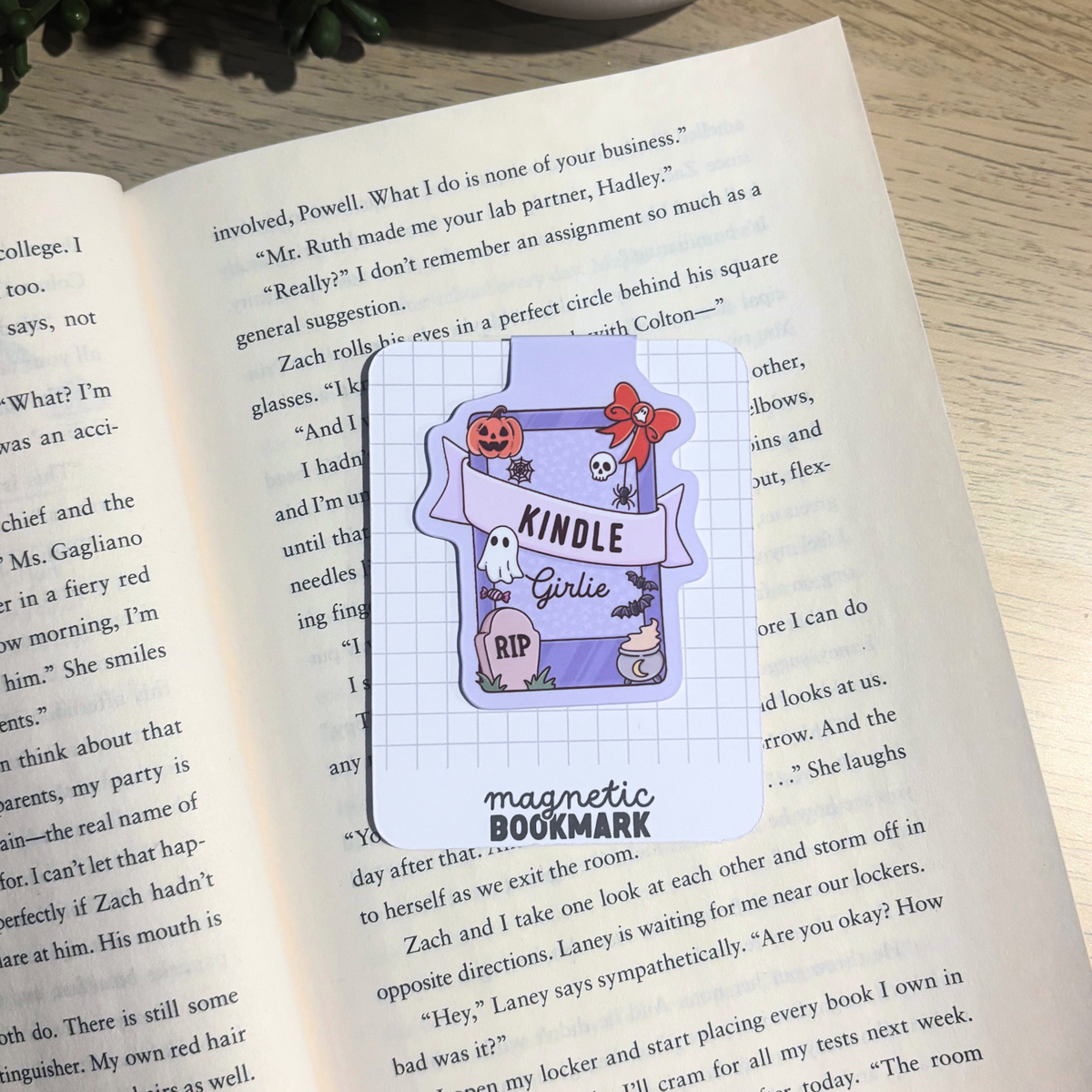 Halloween Kindle 2 | Magnetic Bookmark